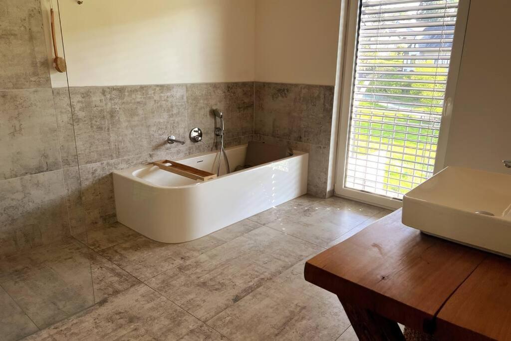 Forest Retreat- Serene 160M2 With Forest Views Wermelskirchen Exteriér fotografie